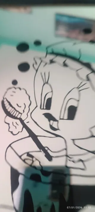 Cuadro con dibujo negro fondo espejo