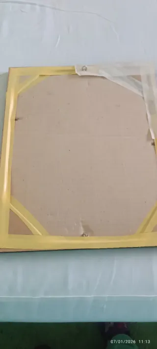 Cuadro con dibujo negro fondo espejo