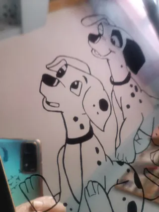 Cuadro con dibujo negro fondo espejo