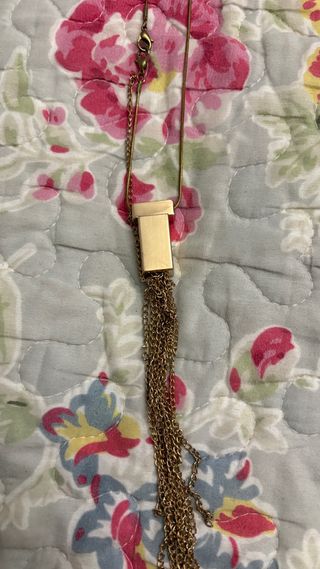 Colgante vintage dorado cadenas beige