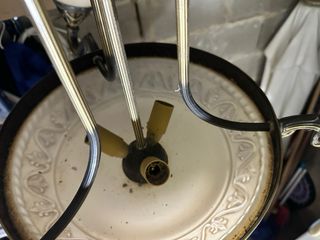 Lámpara de bronce clásica.