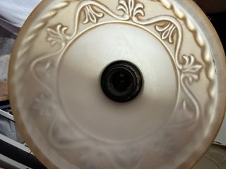 Lámpara de bronce clásica.