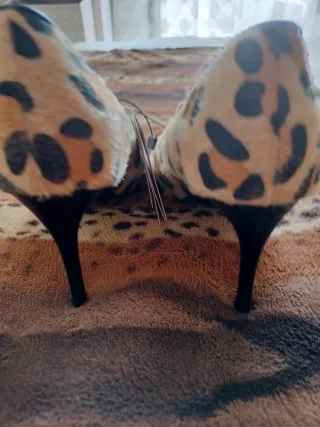 Zapatos tacón estampado animal print