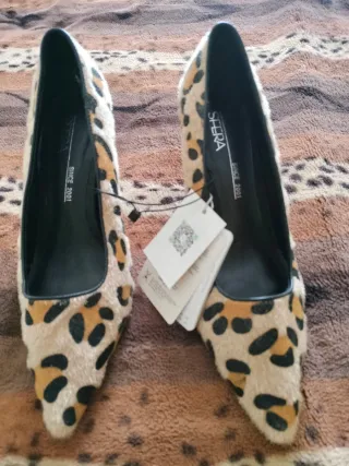 Zapatos tacón estampado animal print