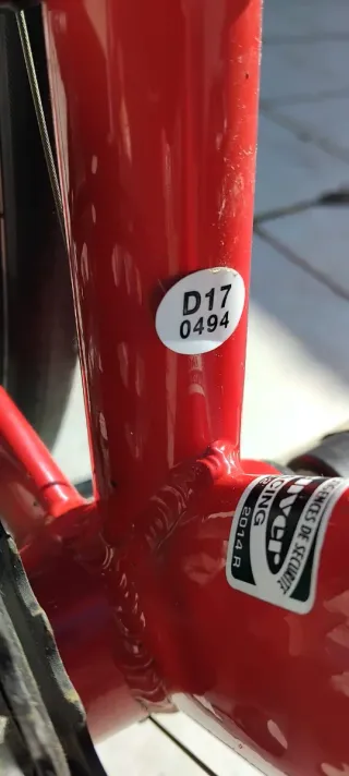 Bicicleta de carretera Orus roja