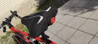 Bicicleta de carretera Orus roja