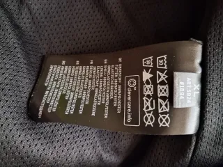 Chaqueta Polar Brandit Negra con capucha Talla XL.