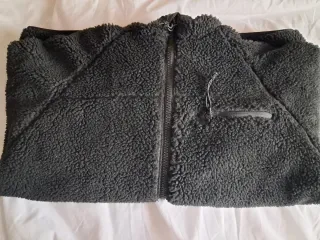 Chaqueta Polar Brandit Negra con capucha Talla XL.