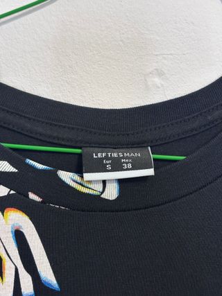 Camiseta Negra Talla S con Estampado Gráfico