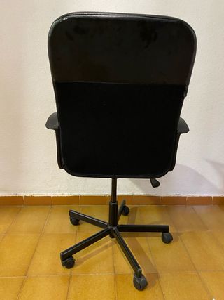 Silla de oficina negra