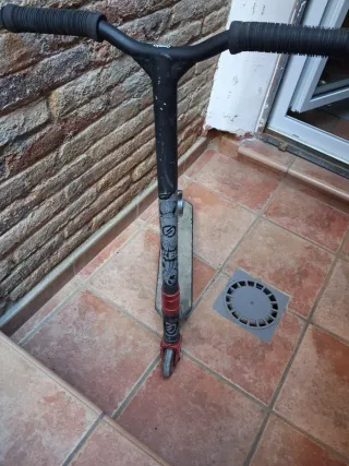 Patinete Oxelo Negro y Rojo