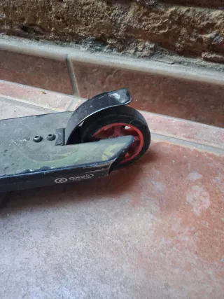 Patinete Oxelo Negro y Rojo