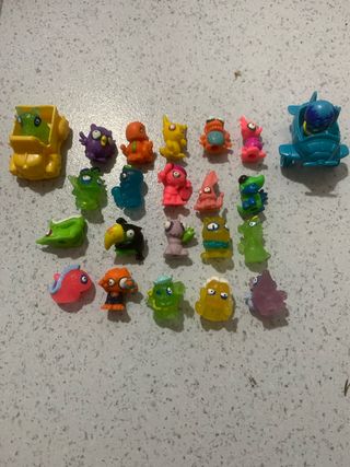 Lote de muñecos de goma variados