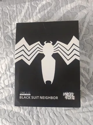 Figura Acción Black Suit Neighbor Mess Toys bootle