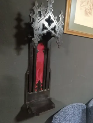 Capilla Neogótica Antigua Pared Madera Negra Roja