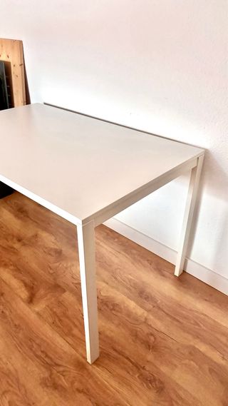 Mesa blanca escritorio resistente