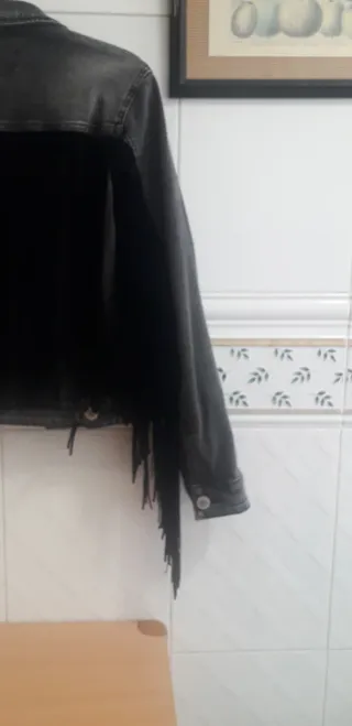 Cazadora vaquera negracon flecos