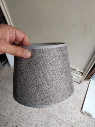Pantalla lámpara sobremesa gris tejido