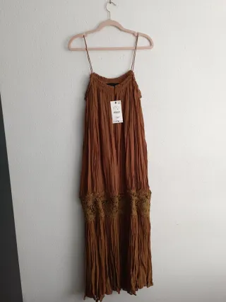 Vestido largo con bordados arrugado Zara Talla L