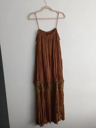 Vestido largo con bordados arrugado Zara Talla L