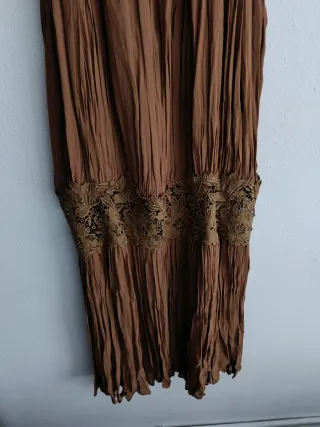 Vestido largo con bordados arrugado Zara Talla L