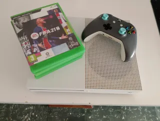 Xbox One S + FIFA 21 e 3 giochi in più