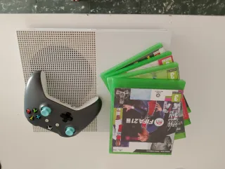 Xbox One S + FIFA 21 e 3 giochi in più
