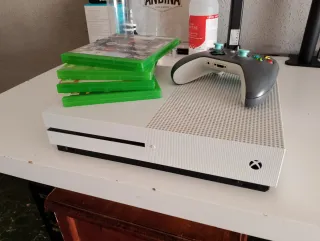 Xbox One S + FIFA 21 e 3 giochi in più