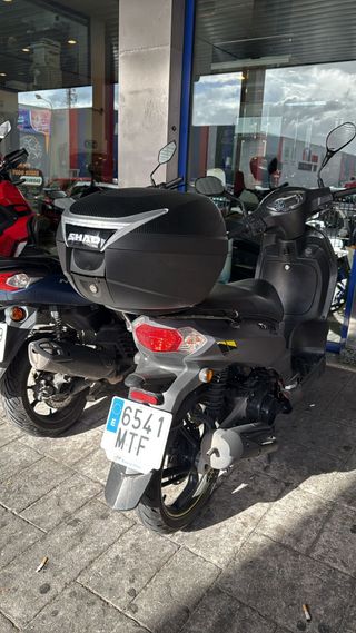 Peugeot Tweet 125 GT Gris