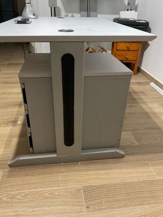 Mesa de oficina metálica