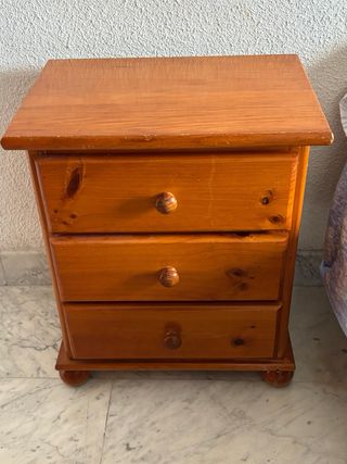 Escritorio de madera de pino