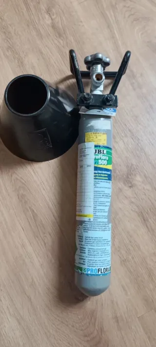 Bombona CO2 recargable con manómetro JBL acuario