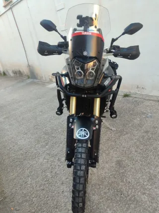 Yamaha Ténéré 700 Adventure Negra y Dorada