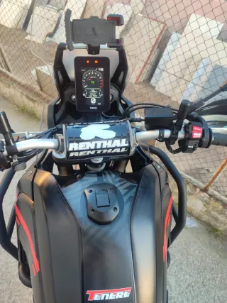 Yamaha Ténéré 700 Adventure Negra y Dorada