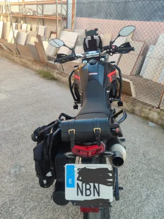 Yamaha Ténéré 700 Adventure Negra y Dorada