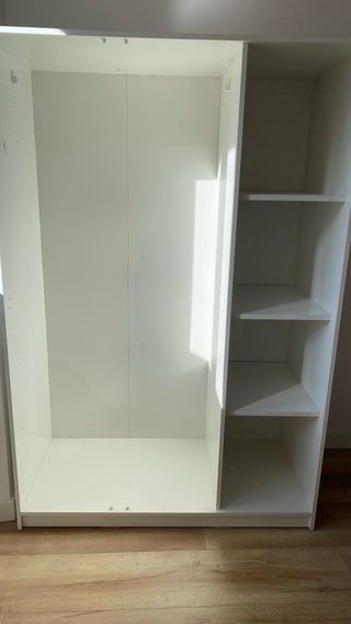 Armario blanco de madera