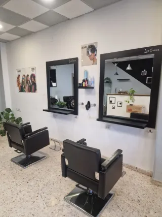 Sillón peluquería + tocadores +reposapiés +sillas