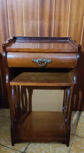 Mesita de noche vintage de madera