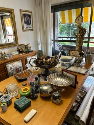 Mesa de comedor de madera y 6 sillas