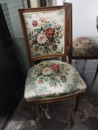 Mesa de comedor de madera y 6 sillas