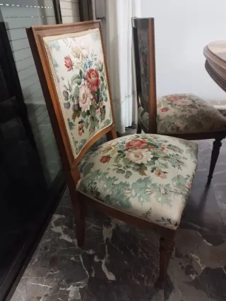 Mesa de comedor de madera y 6 sillas