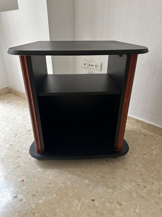 Mesa auxiliar TV negra y marrón