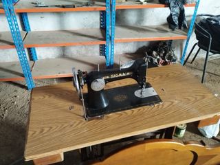 Máquina de coser SIGMA antigua