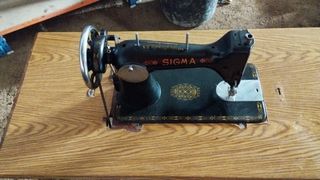 Máquina de coser SIGMA antigua