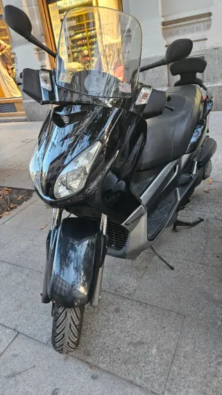 YAMAHA XMAX 250 Negra