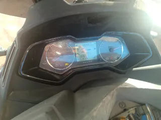 Peugeot Metropolis 400 ABS tres ruedas carne coche