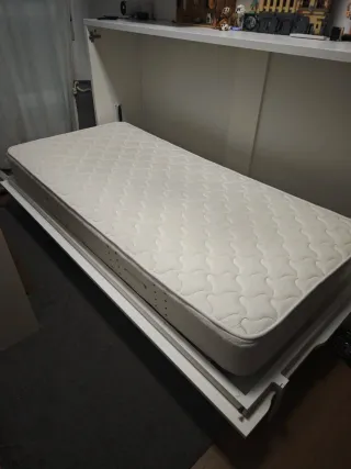 Cama abatible con pegatina mapa del mundo, que se