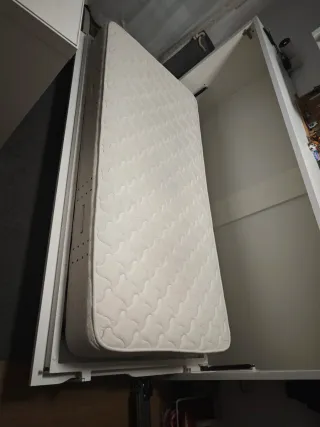 Cama abatible con pegatina mapa del mundo, que se