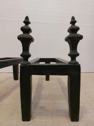 Morillos para chimenea de hierro.