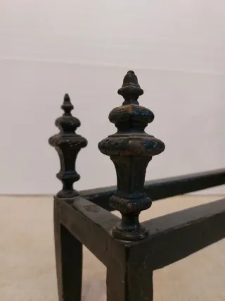 Morillos para chimenea de hierro.